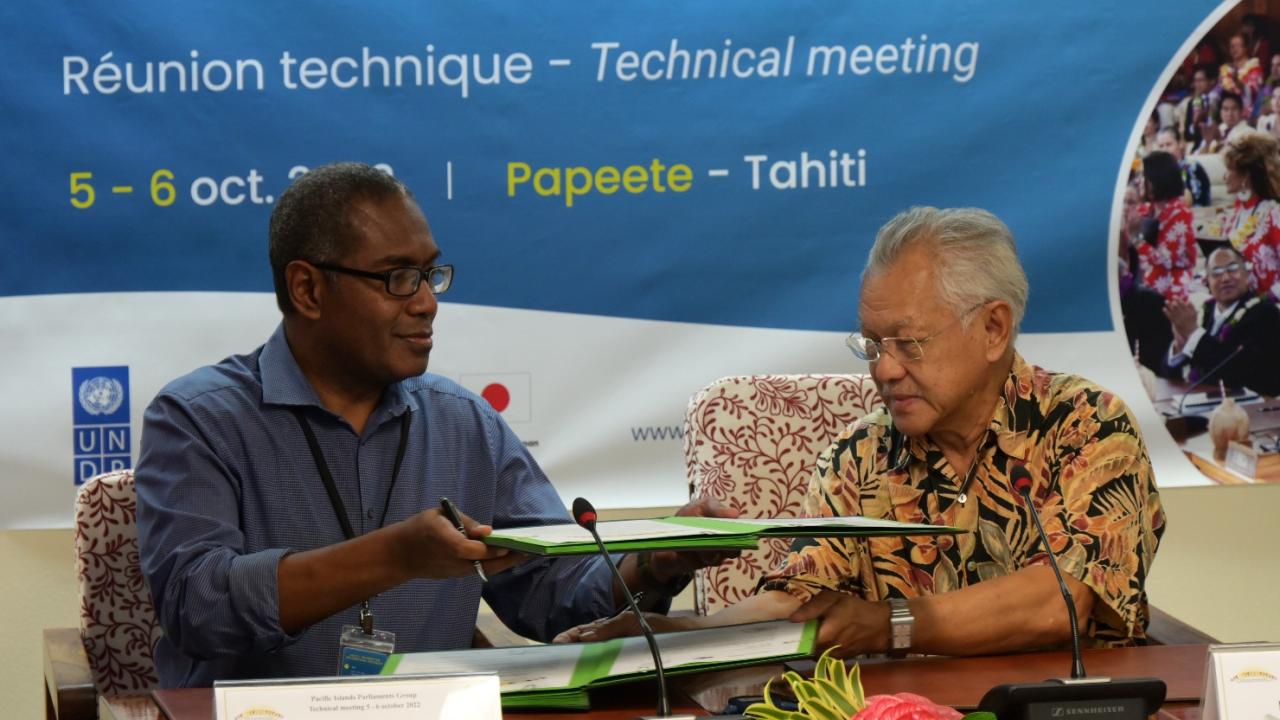 Hon. Peter Kenilorea Jnr (Left) & Mr Gaston TONG SANG (Right) President of the Assembly of French Polynesia exchange the signing documents.